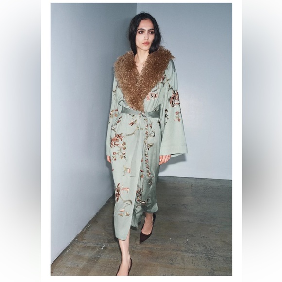 ZARA FAUX FUR COLLAR KIMONO ZW
COLLECTION LIMITED EDITION - Picture 3 of 13